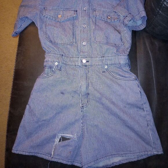 🆕👖Short Sleeve Denim Jumpsuit/Romper - Picture 5 of 7